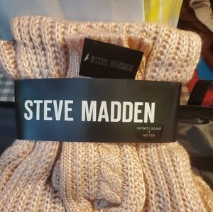 Steve Madden Scarf/Mitten Set